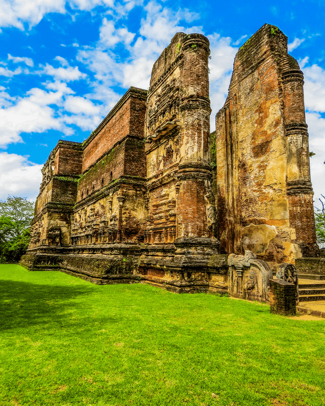 Polonnaruwa Watadage - Ancient Circular Relic House